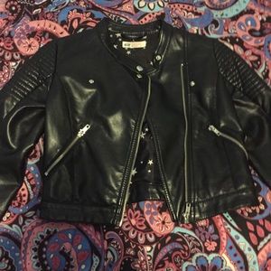 ⭐️Kids leather jacket (not real leather)⭐️